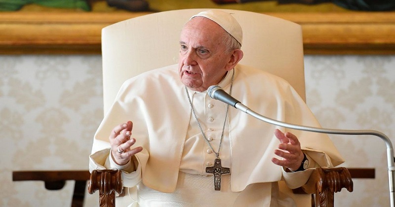 Papa insta a sacerdotes mantener a los fieles despiertos espiritualmente