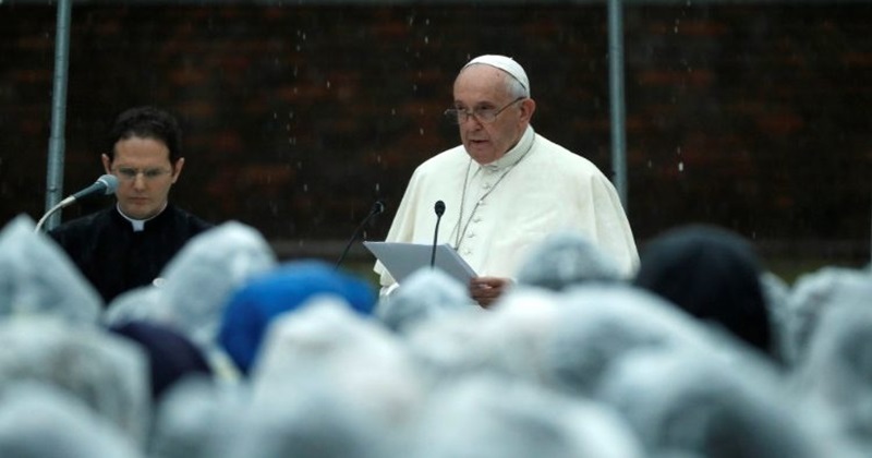 El papa lamenta que un bien común como el agua se use para la explotación o extorsión