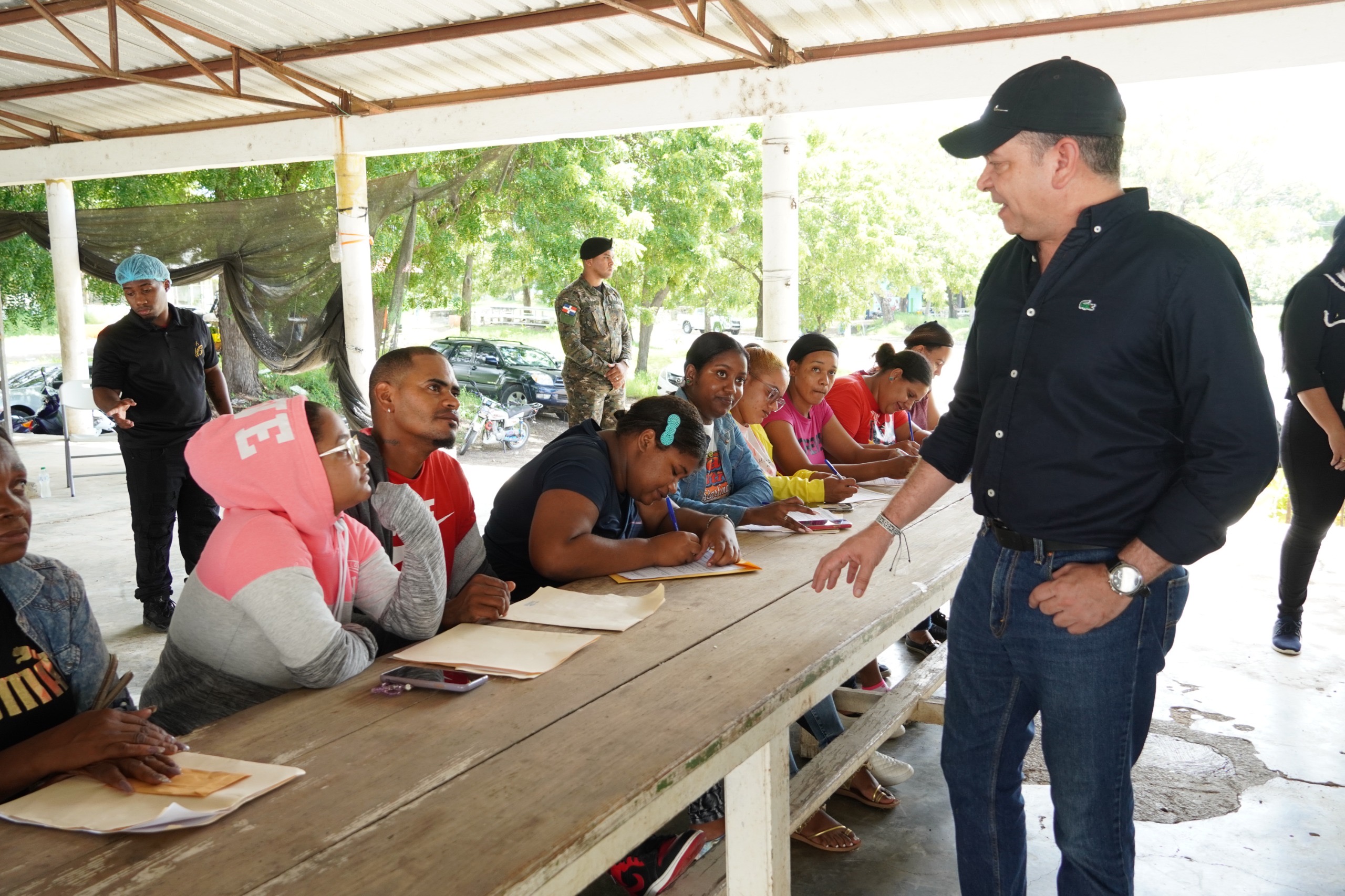 Proindustria realiza feria de empleo en el parque de zona franca de Matanza