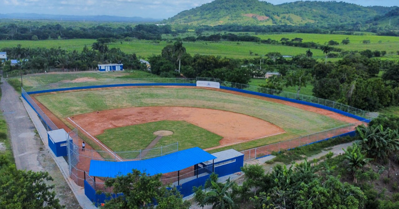 Gobierno entrega un estadio de Fútbol y dos campos de béisbol en Hato Nuevo y El Seibo